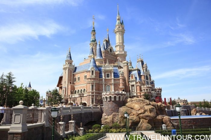19 Best Vacation Destinations With Family Around The World Shanghai Disney Castle 1 e1576810815578 - 19 Best Vacation Destinations With Family Around The World