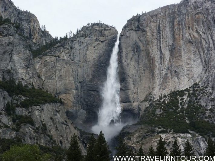 Yosemite National Park - A Must For Visitors To The USA Yosemite Bridalveil Fall e1587268076145 - Yosemite National Park - A Must For Visitors To The USA